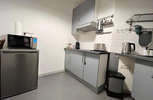 Montrouge Apartment | 2P calme - climatisation - 70m du métro M4 Barbara - 4 pers maximum