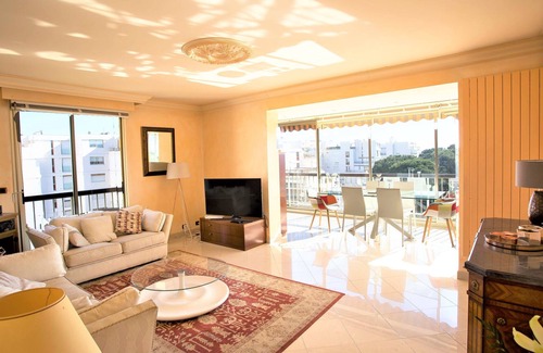 Mandelieu-la-Napoule Beach Apartment | 2p19 Beau Deux Pièces Lumineux