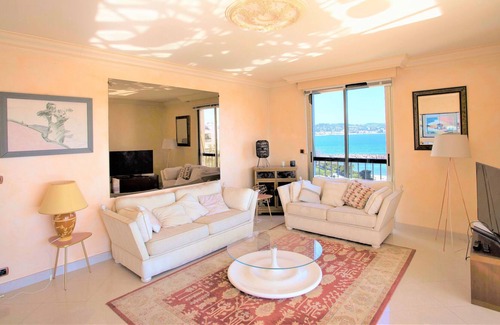 Mandelieu-la-Napoule Beach Apartment | 2p19 Beau Deux Pièces Lumineux