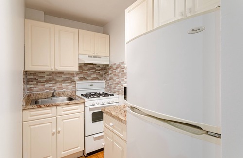 Midtown South Apartment | 2RW Chic Chelsea Studio Just for You