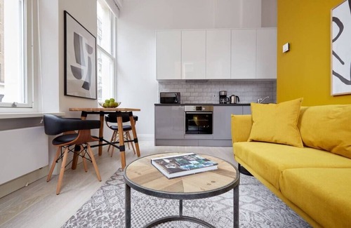 Holborn and Covent Garden Apartment | 2VH Virginia House Chic Bloomsbury Apartment sleeps 2