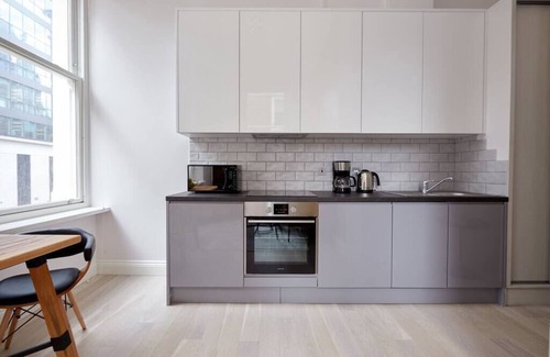 Holborn and Covent Garden Apartment | 2VH Virginia House Chic Bloomsbury Apartment sleeps 2