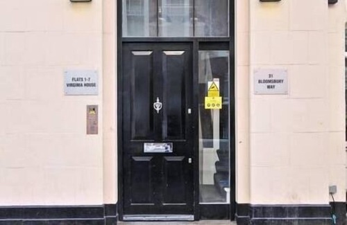 Holborn and Covent Garden Apartment | 2VH Virginia House Chic Bloomsbury Apartment sleeps 2