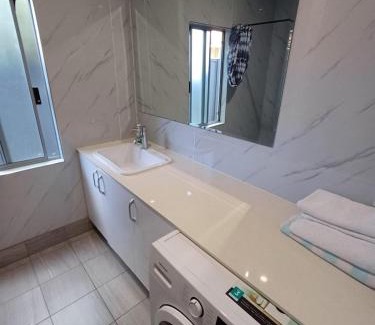 Kelmscott Apartment | 2x2 beautiful ground floor Apartment