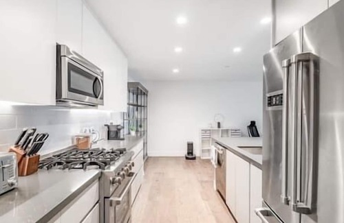 Menlo Park Apartment | 2x2BA Infamous Sandhill pool BBQ