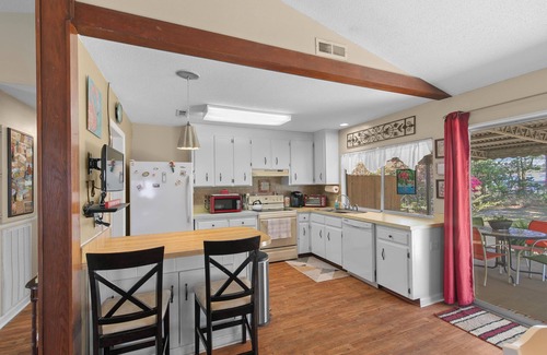 Dothan House | 3/1.5 Home Away from Home in Dothan