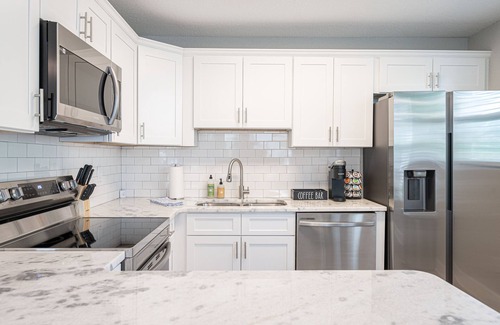 Dixieland House | 3/2 Downtown Lakeland Family & Pet Friendly Home
