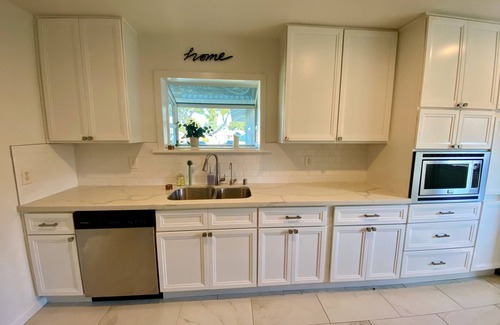 Hawthorne House | 3/2 house in quiet neighborhood close to beach cities, SoFi and Intuit Dome