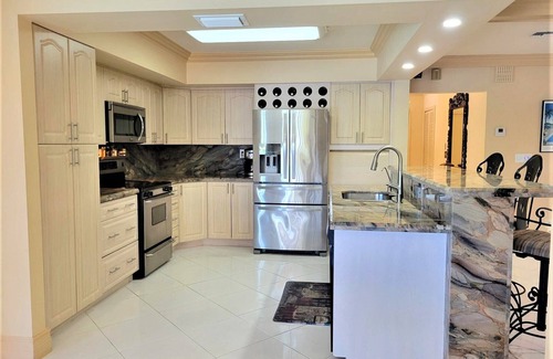 Deerfield Beach House | 3/3 LAKEFRONT HOUSE w/HEATED POOL, GOLF CLUB, PICKLEBALL, TENNIS, NEAR BEACH