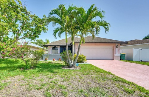 North Naples Cottage | 3/4 Mi to Delnor-wiggins Pass: Naples Getaway