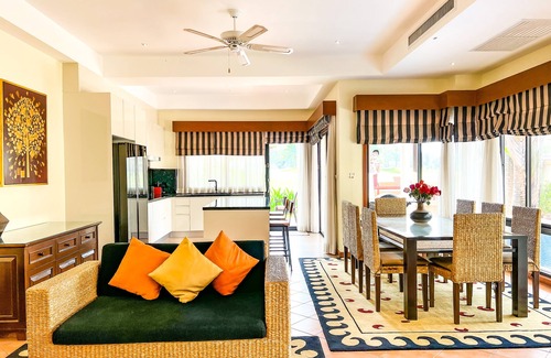 Laguna Villa | 3-4BR Laguna Golf Course Villa with Pool & Jacuzzi