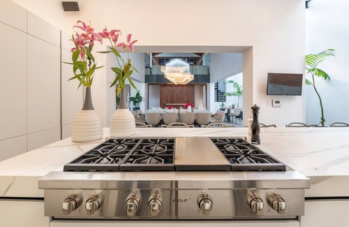 Antigua Guatemala House | 3.5 Blocks from Central Park, Heated Pool and 7 bedrooms 9 bathrooms, AC and Gym