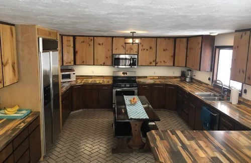 Preston Cabin | 3 Acres of Family Reunion Bliss. Sleeps 50. Private Pool. Available Summer 2026.