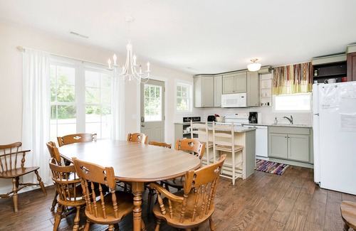 Douglas Cottage | 3 Adorable Old Fashioned Cottages In A Great Location ~ 3 Cottages At One Price!