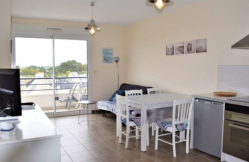 Tregastel Apartment | 3* Apartment with elevator, balcony and private parking in Trégastel