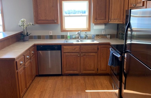 Coral Cottage | 3-BD, 2 Bth, Lake Front cottage, Beach, dock, Fire Pit, Hot Tub in 2025