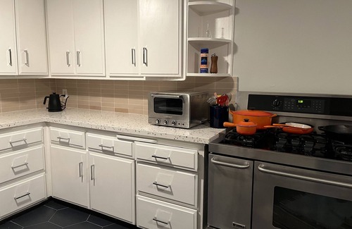 University Heights House | 3 BD CANYON COTTAGE, KEY LOCATION, BLOCKS FROM PRIDE PARADEn