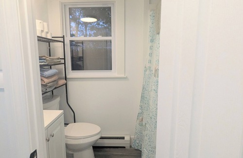 Old Orchard Beach Apartment | 3 BD, Pet friendly,FREE parking and wifi