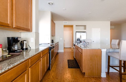 Aurora House | √3 BDR Ranch Home√For Families√Backyard√Parking√Quiet