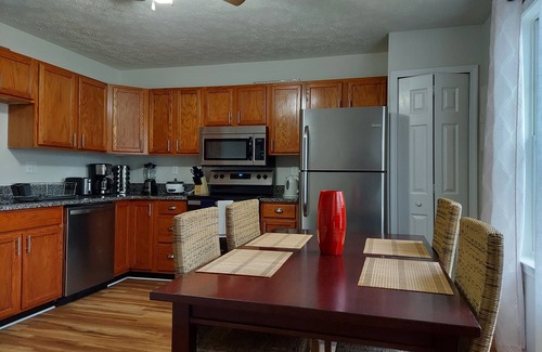 Corbin House | 3 Bdr TH Near Historic District Fredericksburg Downtown