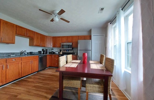 Corbin House | 3 Bdr TH Near Historic District Fredericksburg Downtown