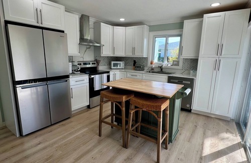 Treasure Cay Villa | 3-bdrm 2 bathrm Beach Villa w charming screened porch in beautiful Treasure Cay