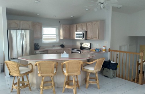 Nettles Island House | 3 bdrm 3 bath w separate apt. Nettles isle resort, priv. beach, deck, sleeps 10