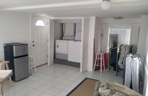 Nettles Island House | 3 bdrm 3 bath w separate apt. Nettles isle resort, priv. beach, deck, sleeps 10
