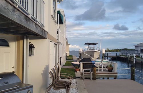 Nettles Island House | 3 bdrm 3 bath w separate apt. Nettles isle resort, priv. beach, deck, sleeps 10