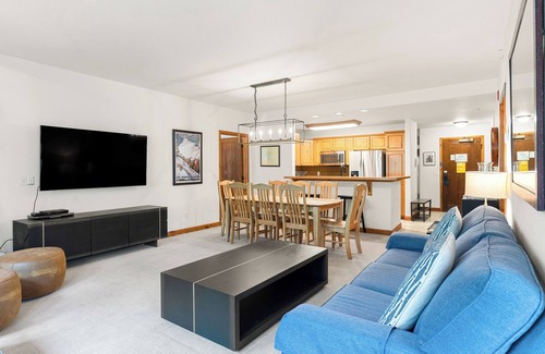 Four O'Clock Condo | 3 Bdrm+Den, Ski-In/Out, Near Town, Hot Tubs
