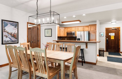 Four O'Clock Condo | 3 Bdrm+Den, Ski-In/Out, Near Town, Hot Tubs