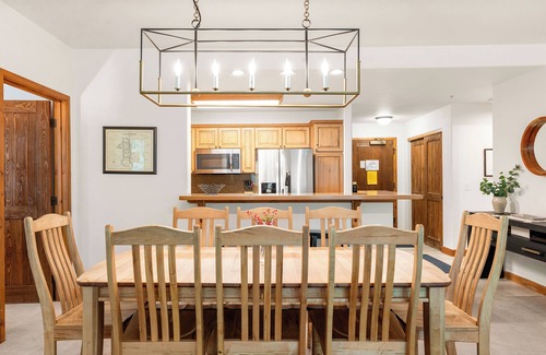 Four O'Clock Condo | 3 Bdrm+Den, Ski-In/Out, Near Town, Hot Tubs