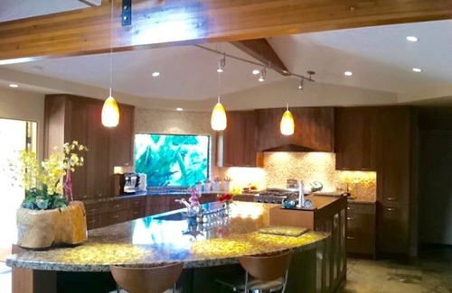 Palm Desert House | 3 Bdrm Luxury. Gourmet Kitchen/Pool/Spa/Walk to Shops. Pets OK. Short/Long Term