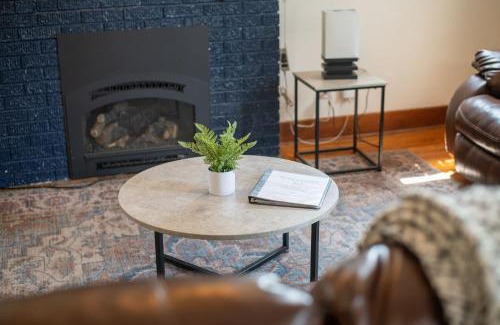 College Hill House | 3 Bed 1 5 Bath Home in College Hill By Hospital