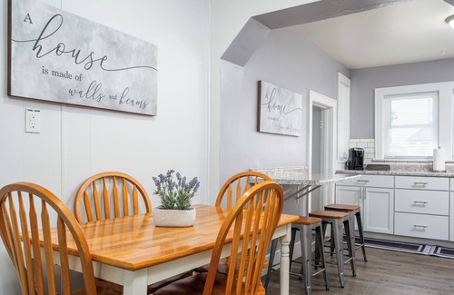 Nims House | 3 bed/1 bath lower unit conveniently located in Lakeside.
