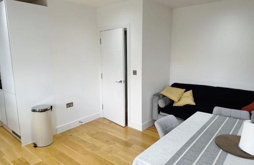 Greenwich West Apartment | 3 Bed 2 Bath Apartment Near Greenwich Park 6 guests maximum