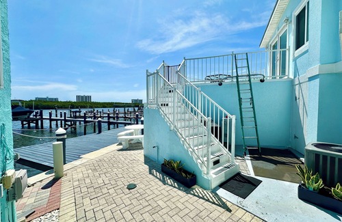 Hutchinson Island South House | 3 bed 2 bath beach home located on the Intracostal