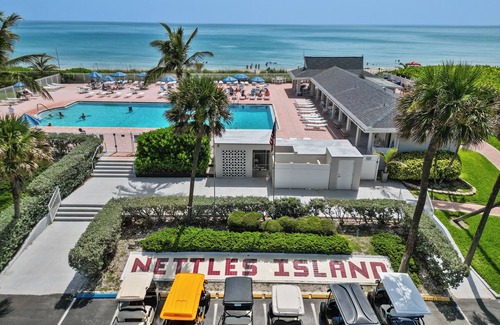 Hutchinson Island South House | 3 bed 2 bath beach home located on the Intracostal