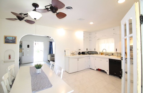 Caitlin Court Historic District House | 3 bed, 2 Bath Cheerful home in Historic District