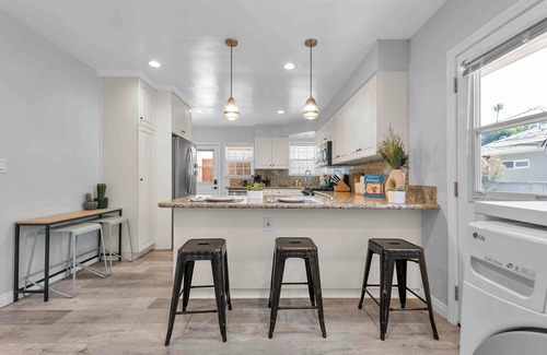 Downtown Los Angeles House | 3‑bed, 2‑bath Craftsman‑style Home near Exposition Park