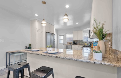 Downtown Los Angeles House | 3‑bed, 2‑bath Craftsman‑style Home near Exposition Park