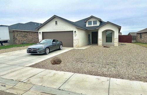 Lubbock House | 3 bed/2 bath fully furnished spacious cozy place ready for you to call it home!