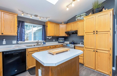 Deschutes River Woods House | 3-Bed 2 Bath Home in Bend with Hot Tub, Game Room