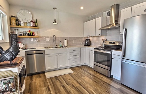 Albuquerque House | 3 Bed/2 Bath home sleeps 6! Near Nob Hill, UNM, Uptown Shopping & Dining + More!