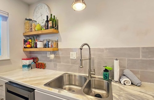 Albuquerque House | 3 Bed/2 Bath home sleeps 6! Near Nob Hill, UNM, Uptown Shopping & Dining + More!