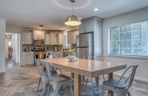 Roswell House | 3 bed 2 bath house with 2 king beds, fire pit, gazebo & pool table!