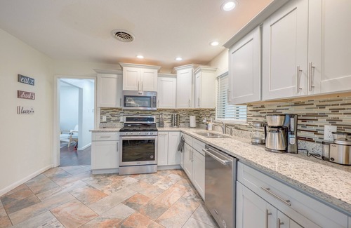 Roswell House | 3 bed 2 bath house with 2 king beds, fire pit, gazebo & pool table!