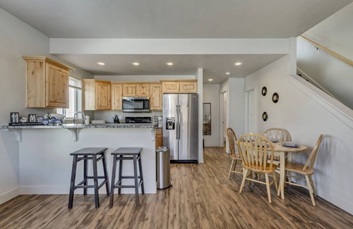 Layton House | 3 Bed 2 Bath King Beds With Smoker Grill