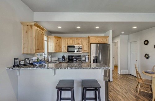 Layton House | 3 Bed 2 Bath King Beds With Smoker Grill