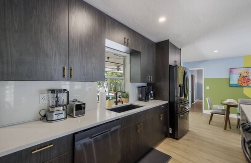 Bradenton House | 3 Bed 2 Bath Tropical Relaxation with Private Pool & Game Room, Local Beaches